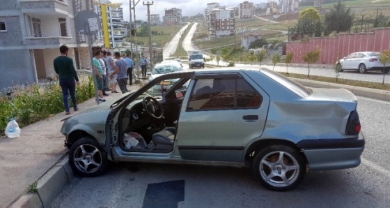 Kaza yapıp kaçarken yine kaza yapıp yaralandı