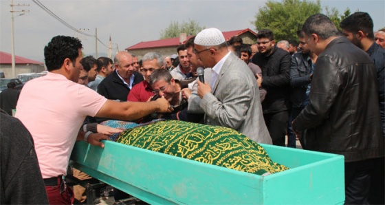 Kazada yanarak ölen karı-koca toprağa verildi