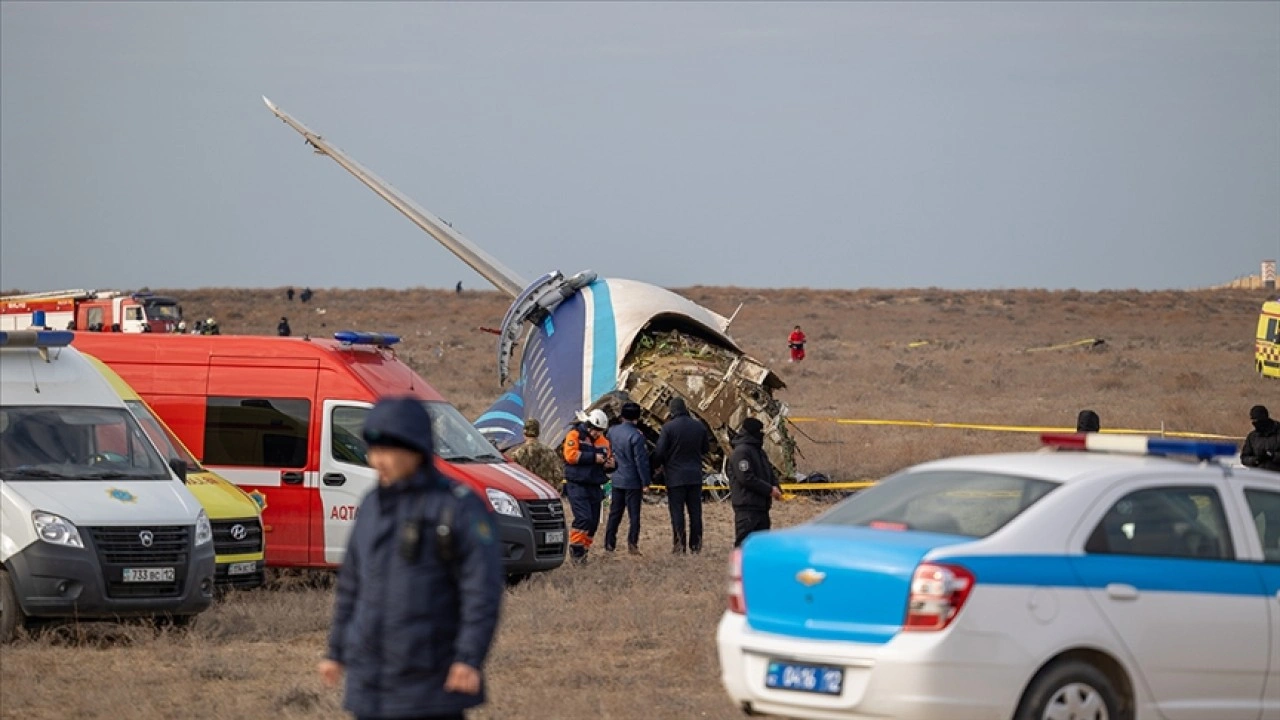 Kazakistan, Aktau kenti yakınlarında düşen uçağa ilişkin kronolojiyi paylaştı -videolu-