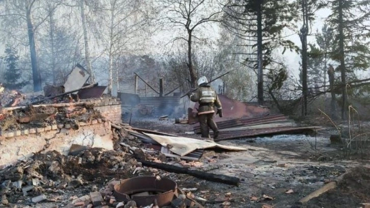 Kazakistan’da çıkan orman yangınında 1 kişi öldü, 100'den fazla ev zarar gördü