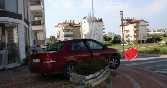 Kazanın şokuyla gaz yerine frene basınca ikinci kazaya sebep oldu