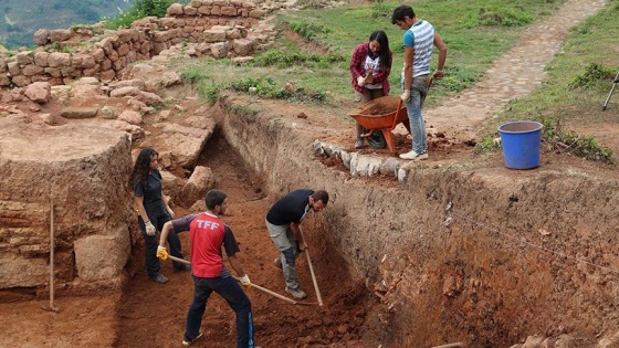 Kazdıkça tarih fışkıran kale gün yüzüne çıkarılıyor