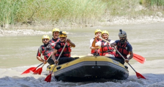 Kelkit Çayı'nda rafting heyecanı