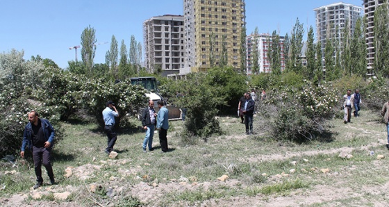 Kepçeyle ceset arandı