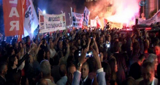 Kılıçdaoğlu'na İstanbul’da meşaleli karşılama!