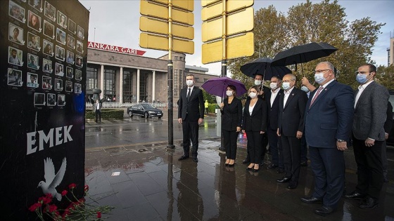 Kılıçdaroğlu Ankara Garı önünde hayatını kaybedenleri andı