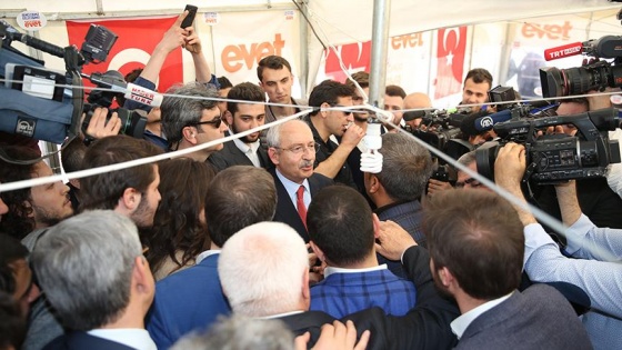 Kılıçdaroğlu'ndan 'evet' çadırına ziyaret