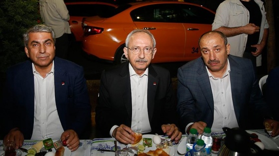 Kılıçdaroğlu taksicilerle sahur yaptı