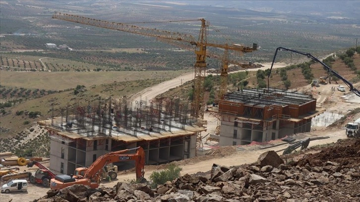 Kilis'te depremzedeler için yapılan kalıcı konutların inşası sürüyor