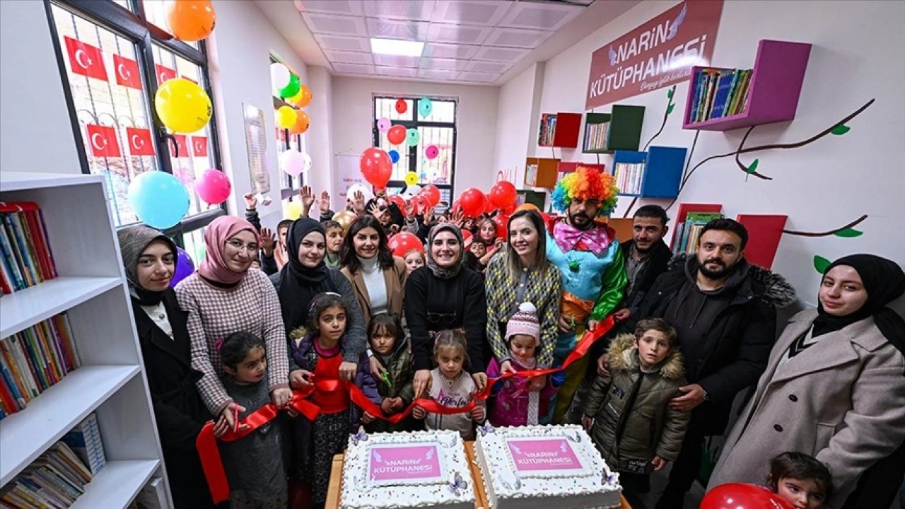 Kilometrelerce yol katedip kırsaldaki çocuklar için "Narin Kütüphanesi" kurdular