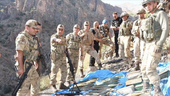Kıran Operasyonunda PKK'ya ait silah ve mühimmat deposu bulundu