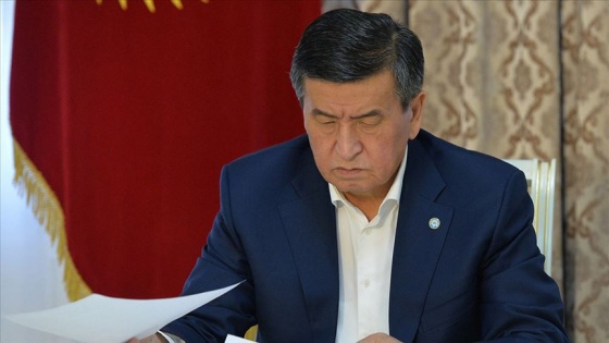 Kırgızistan Cumhurbaşkanı Ceenbekov'dan, Caparov'un Başbakanlık görevine getirilmesine vet
