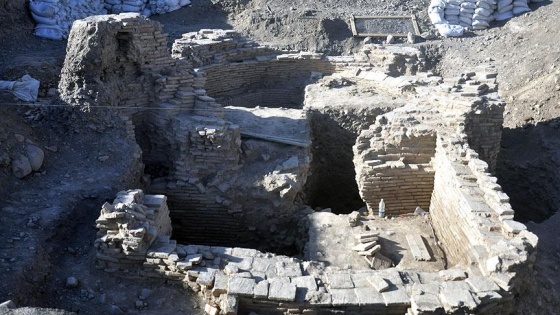 Kırgızistan'da Karahanlılara ait türbe yer altında çıktı