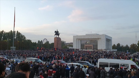 Kırgızistan'da protestolar devam ediyor