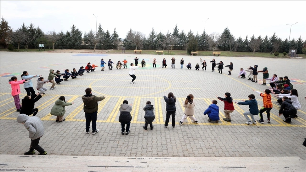 Kırklareli'nde öğrenciler obeziteye karşı güne fiziksel aktiviteyle başlıyor