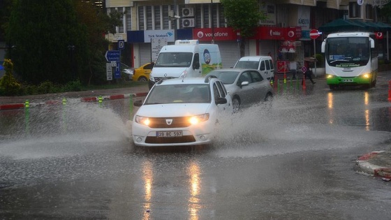 Kırklareli ve Edirne'de sağanak yağış etkili oldu
