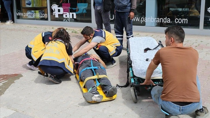 Kırklareli'nde başıboş köpekten kaçarken otomobilin çarptığı kişi yaralandı