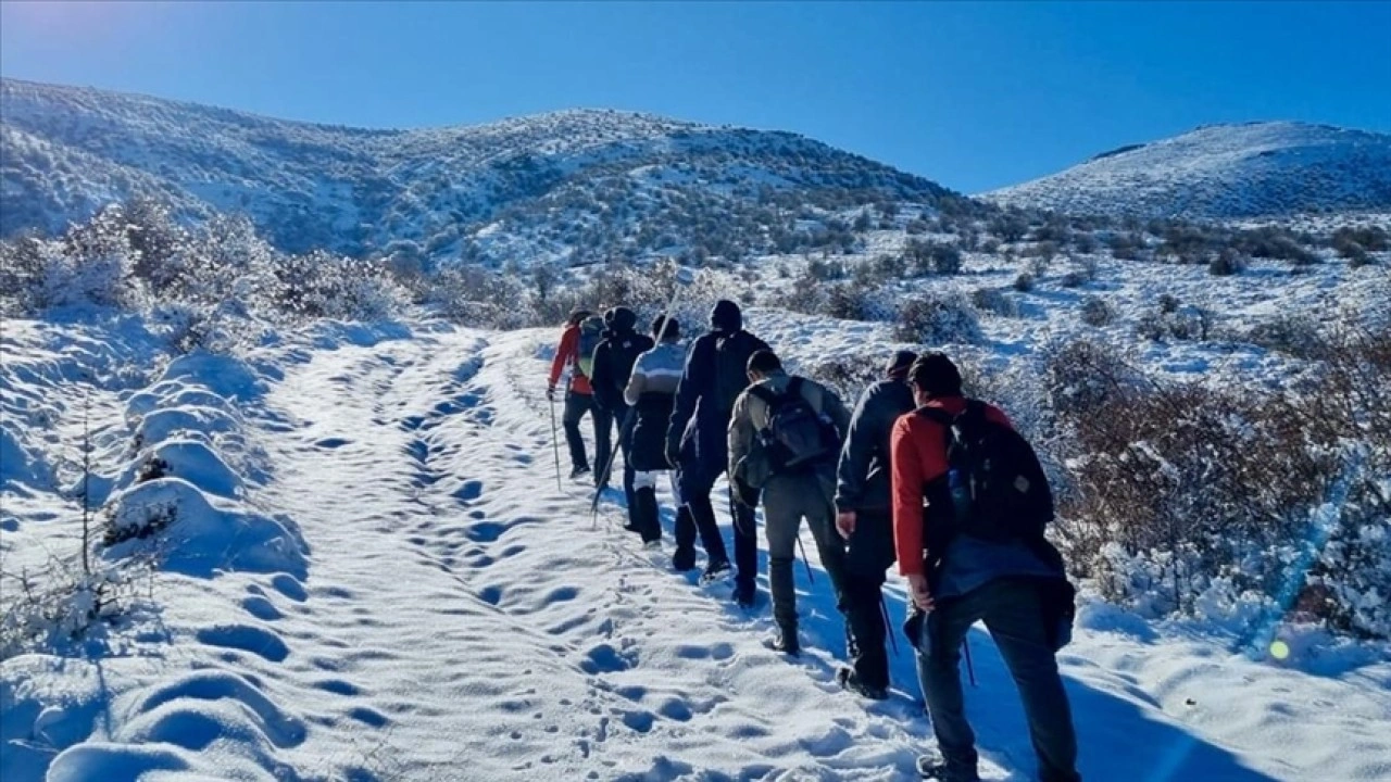 Kırşehirli dağcılar, yeni yılın ilk tırmanışını Gönül Dağı'na gerçekleştirdi