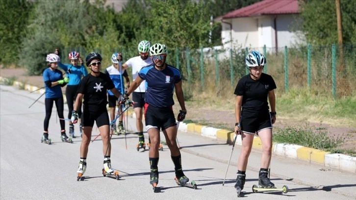 Kış olimpiyatlarına katılabilmek için asfalt zeminde çalışıyorlar