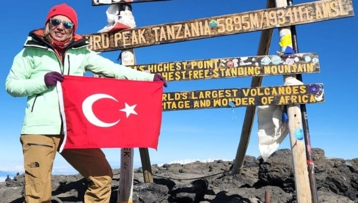 Kız çocuklarının eğitimi için Afrika'nın en yüksek dağı Kilimanjaro'ya tırmandı