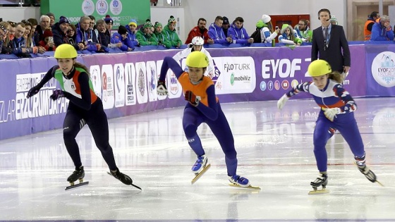 Kızlar sürat pateninde 2 altın madalya da Rusya'nın