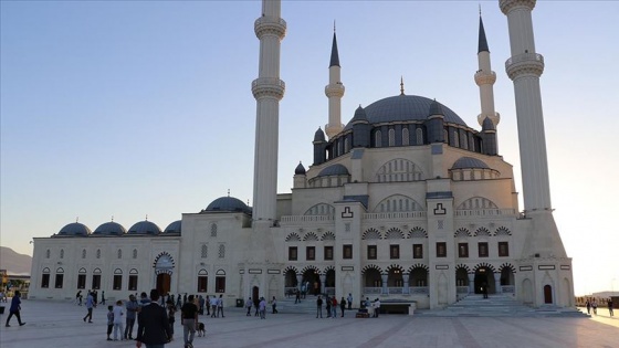 KKTC'de bayram namazı sosyal mesafeye uygun kılınacak