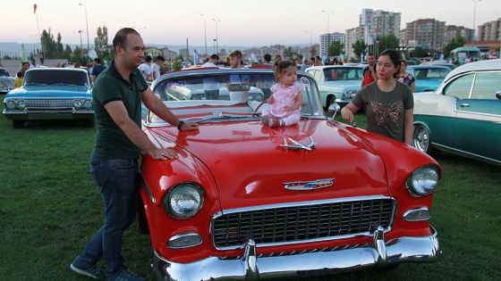 Klasik otomobil tutkunları Kayseri&#039;de buluştu
