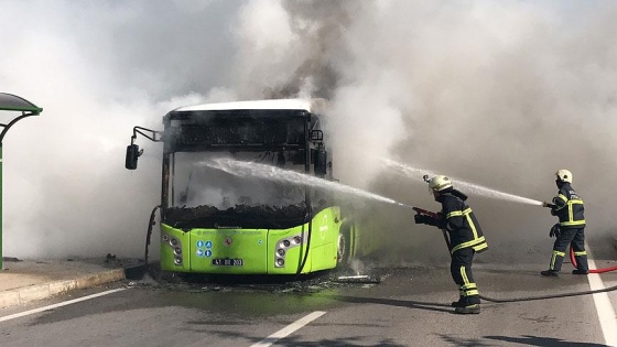 Kocaeli'de halk otobüsü yandı