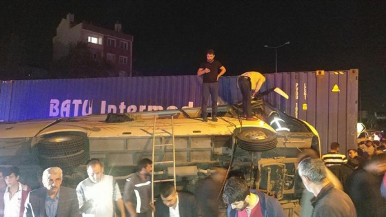 Kocaeli'de trafik kazası: 20 yaralı