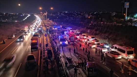 Kocaeli'de yolcu otobüsü devrildi: 1 ölü, 17 yaralı