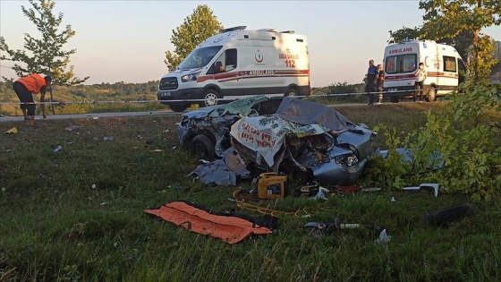 Kocaeli'deki trafik kazasında aynı aileden 5 kişi hayatını kaybetti