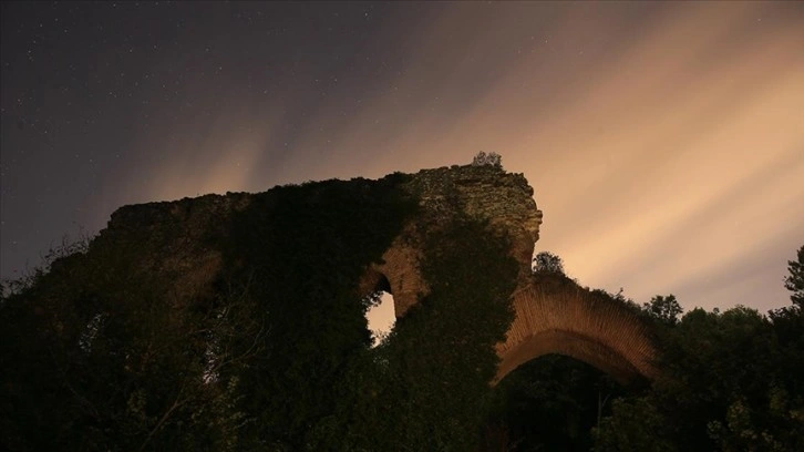 Kocaeli'de 'Perseid meteor yağmuru' antik su kemerinden gözlemlendi