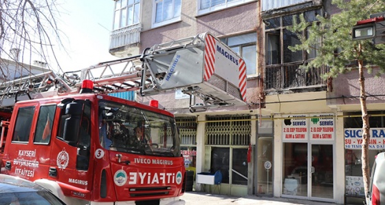 Kocasına kızıp evi ateşe verdi