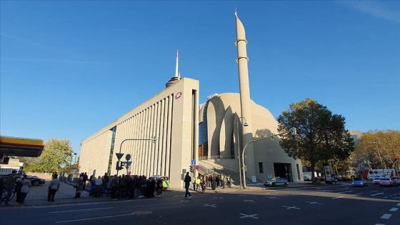 Köln'de DİTİB'e bomba ihbarı: Genel Merkez boşaltıldı