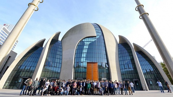 Köln Merkez Camii'ne yoğun ilgi