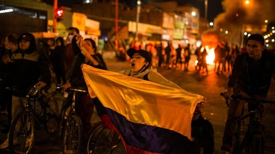 Kolombiya'da 1 ayını dolduran hükümet karşıtı protestolarda olaylar çıktı, 4 kişi yaşamını yitirdi