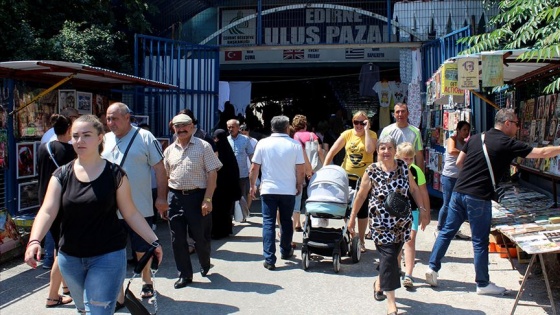 Komşu Edirne'de alışveriş yoğunluğu oluşturdu