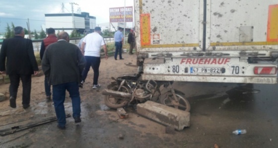 Kontrolden çıkan otomobil motosikletliyi biçti: 1 ölü