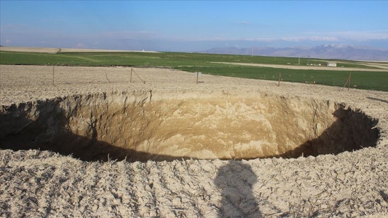 Konya'da 30 metre çapında obruk oluştu