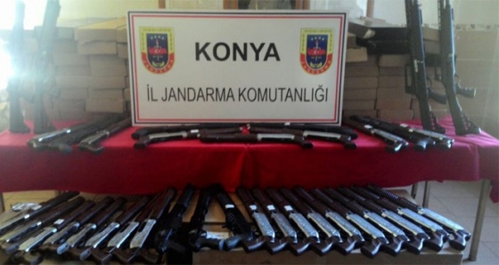 Konya’da onlarca kaçak silah ele geçirildi