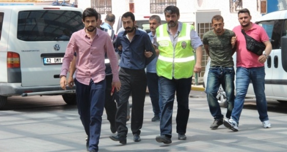 Konya'da pazar yerinde dehşet saçan 3 şüpheli adliyeye sevk edildi