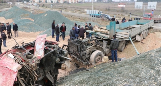 Kopan tırın kabininden sağ çıktılar