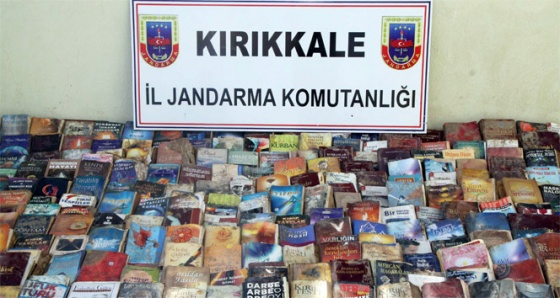 Köprü altına atılmış Gülen'e ait 400 kitap, CD ve kaset bulundu