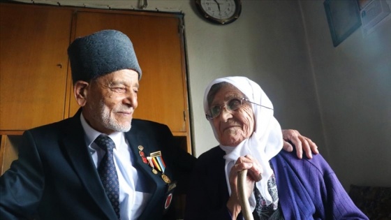 Kore gazisinin aynı yastıkta 69 yıldır &#039;ilk günkü aşkla&#039; süren mutluluğu