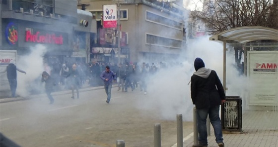 Kosova'da başbakanlık binasını ateşe verdiler!