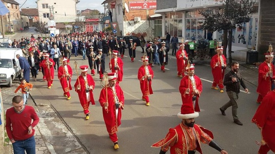 Kosova'da 'Milli irade için demokrasi yürüyüşü'