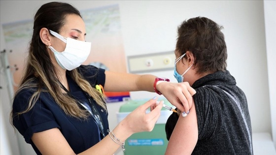 Kovid-19'la mücadele kapsamında uygulanan aşı miktarı 28 milyon 527 bin 857 doz oldu