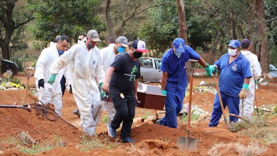 Kovid-19 nedeniyle Brezilya'da 921, Meksika'da 578, Hindistan'da 543 kişi öldü