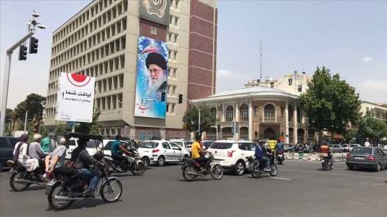 Kovid-19 vakalarının artması nedeniyle Tahran'da insanlar yeniden evlerine çekildi