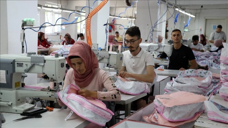 Köydeki tekstil fabrikası 50 kişiye istihdam sağlıyor